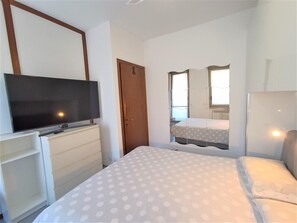 2 chambres, bureau, accès Internet