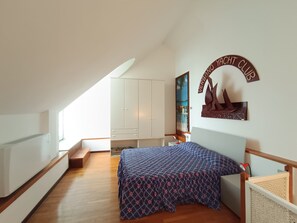 1 chambre, bureau, accĂšs Internet