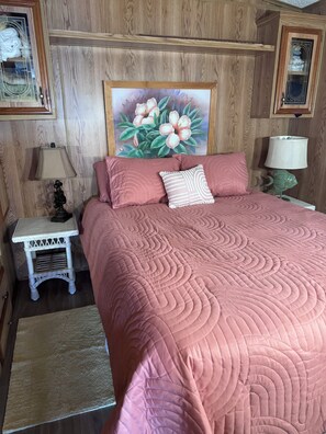 1 sovrum, strykjärn/strykbräda, wi-fi och sängkläder