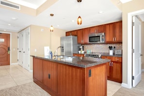 Appart'hôtel (Multiple Bedrooms) | Cuisine privée | Micro-ondes, four, lave-vaisselle, cafetière/bouilloire