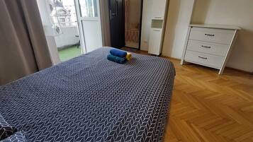 1 bedroom, desk, laptop workspace, free WiFi