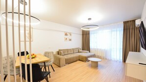 Apartment, 1 Bedroom, Smoking, Balcony | Living room