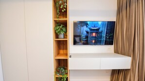 Apartment, 1 Bedroom, Smoking, Balcony | Living room