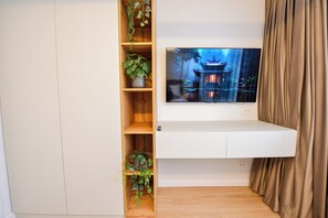 Apartment, 1 Bedroom, Smoking, Balcony | Living room