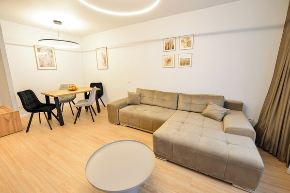 Living room - Twin II Apartment - One Bedroom - Cismigiu Gardens (Bucharest)