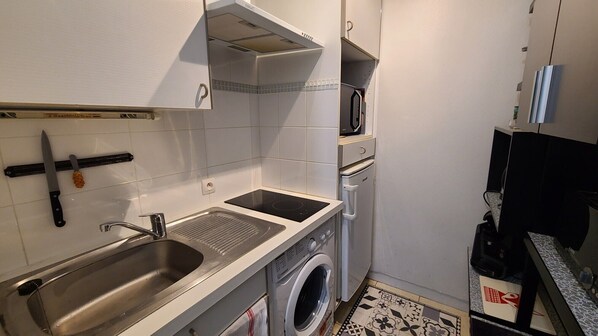 Fridge, microwave, coffee/tea maker