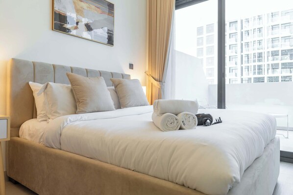 Iron/ironing board, WiFi, bed sheets