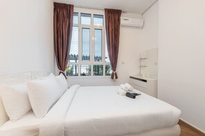 2 bedrooms, desk, iron/ironing board, WiFi