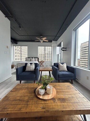 Downtown Suite - Stunning View Right in the centre of Edmonton