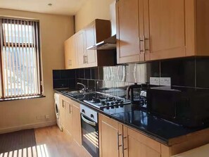 獨棟房屋 | 私人廚房 | 微波爐、烤箱、爐台、電熱水壺