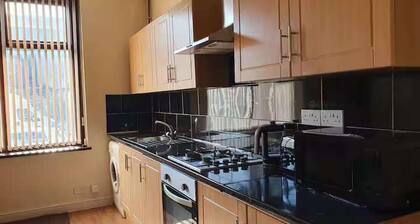 Bradford 2-bedroom Home - Sleeps 4 - Free Parking