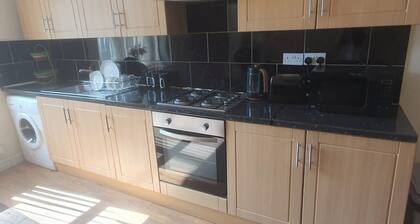 Bradford 2-bedroom Home - Sleeps 4 - Free Parking