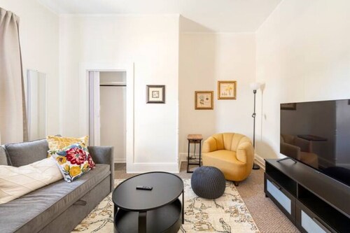Charming 1bd/1bath on Main St.