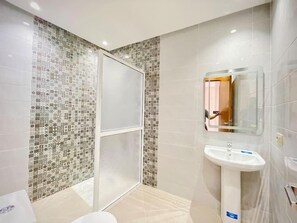Deluxe Penthouse | Bathroom
