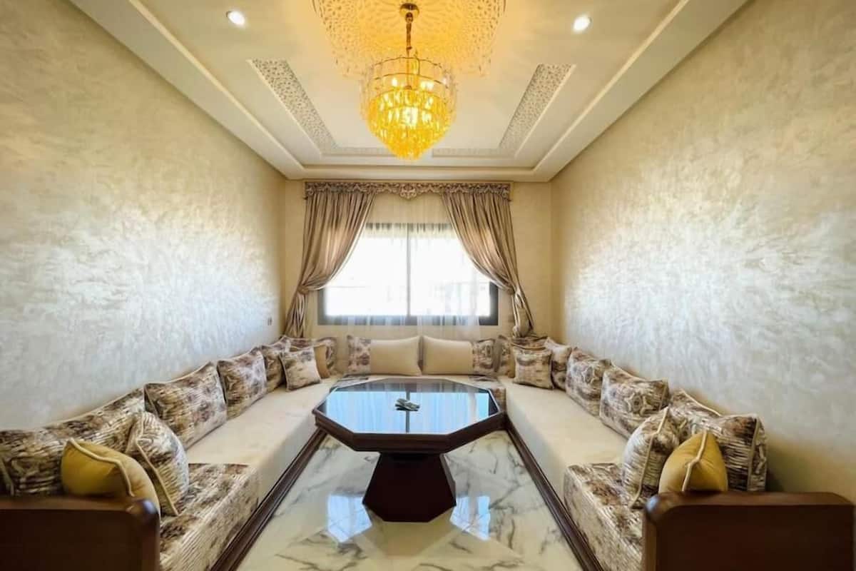 Basic Apartment | Living area
