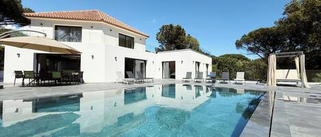 室內泳池、室外泳池