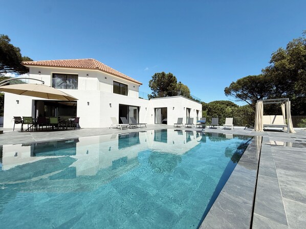 Piscina coperta, piscina all'aperto