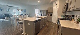 Southport Seascape ¦ Coastal Charm ¦ 3BR Home ¦ 3 Miles to Oak Island