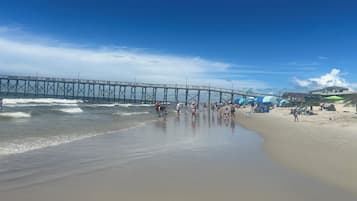 Beach nearby, sun-loungers, beach towels