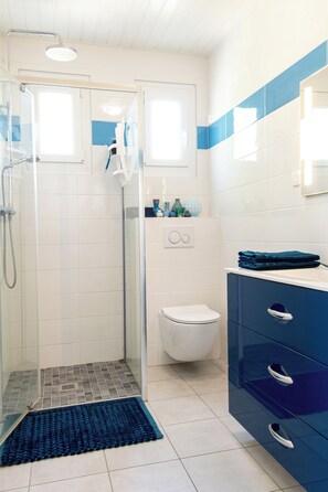 Sèche-cheveux, savon