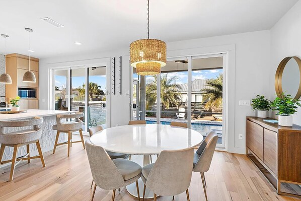 House, Multiple Beds (Talulah Sunrise) | Dining