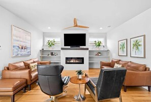 House, Multiple Beds (Talulah Sunrise) | Living area