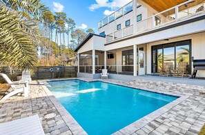 House, Multiple Beds (Talulah Sunrise) | Pool