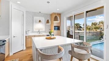 House, Multiple Beds (Talulah Sunrise) | Private kitchen