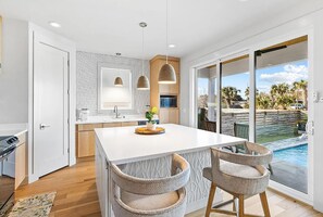 House, Multiple Beds (Talulah Sunrise) | Private kitchen