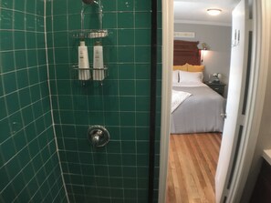 Hair dryer, towels, soap, shampoo - "The Nashville Local" in Hillsboro Village, walk to Vandy & Belmont Universities (Nashville)