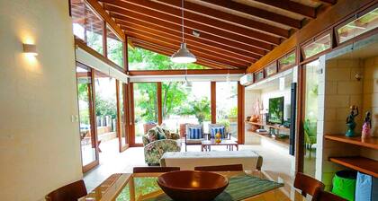 Casa c Wi-fi Jacuzzi e Churrasqueira em Guaec SP