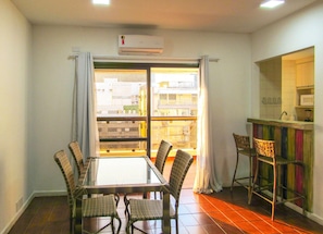 3 bedrooms - Apto a 200 m da Praia das Pitangueiras-guaruj SP (Guarujá)