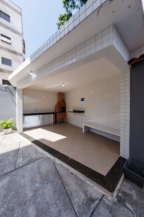 Apartment, Smoking