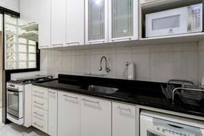 Apartment, Smoking