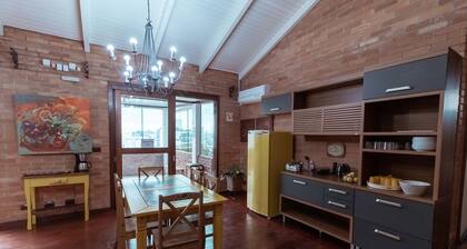 Tima Casa Ampla em Localiza o Privilegiada