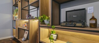 Apto bem Equipado c Wifi Lareira e boa Localiza o