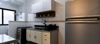 Apto com Excelente Localiza o a 50m da Praia