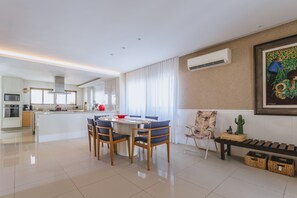 Casa, para fumadores | 5 habitaciones 