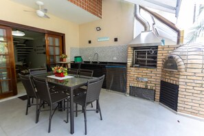House, Smoking | 2 bedrooms - Casa em Condom nio com Piscina Wi-fi e Garagem (Guarujá)