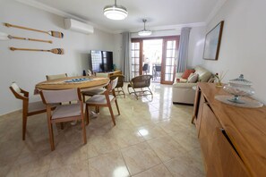 House, Smoking | 2 bedrooms - Casa em Condom nio com Piscina Wi-fi e Garagem (Guarujá)