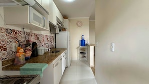 2 bedrooms - Apto com Wi-fi Churrasq e Quintal a 900m do mar (Ubatuba)