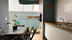 Apartment | 2 bedrooms - Apto com Wi-fi Churrasq e Quintal a 900m do mar (Ubatuba)