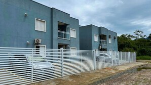 Apartment | 2 bedrooms - Apto com Wi-fi Churrasq e Quintal a 900m do mar (Ubatuba)