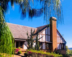 House | 4 bedrooms - Casa Sofisticada com Lareira e Conforto (Camanducaia)