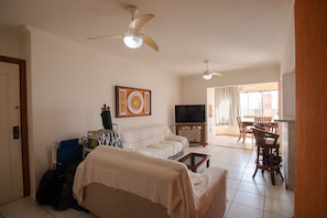 2 bedrooms - Apto c Churrasq Piscina e Wi-fi a 200m da Praia (Capao da Canoa)