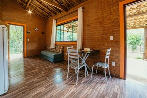 House, Smoking - Ref gio na Natureza Confort vel Chal bem Equipado (Lima Duarte)