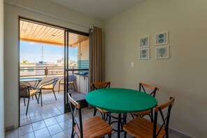 Apartment, Smoking