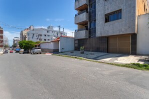 Apartment, Smoking