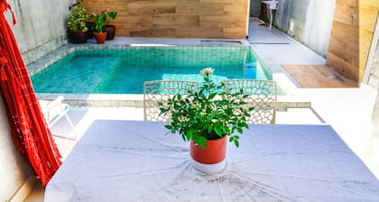 Chal com Piscina e Churrasq em Caraguatatuba SP