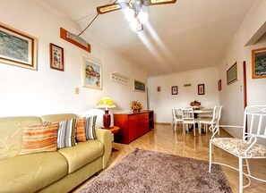 Apartment, Smoking | 3 bedrooms - Apto com Wi-fi Ar Smart TV Garagem (Santos)